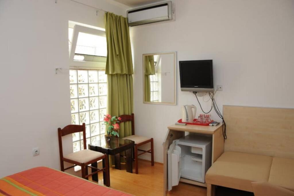 Bmv Room For 2-3 Persons Sveti Stefan Exteriér fotografie